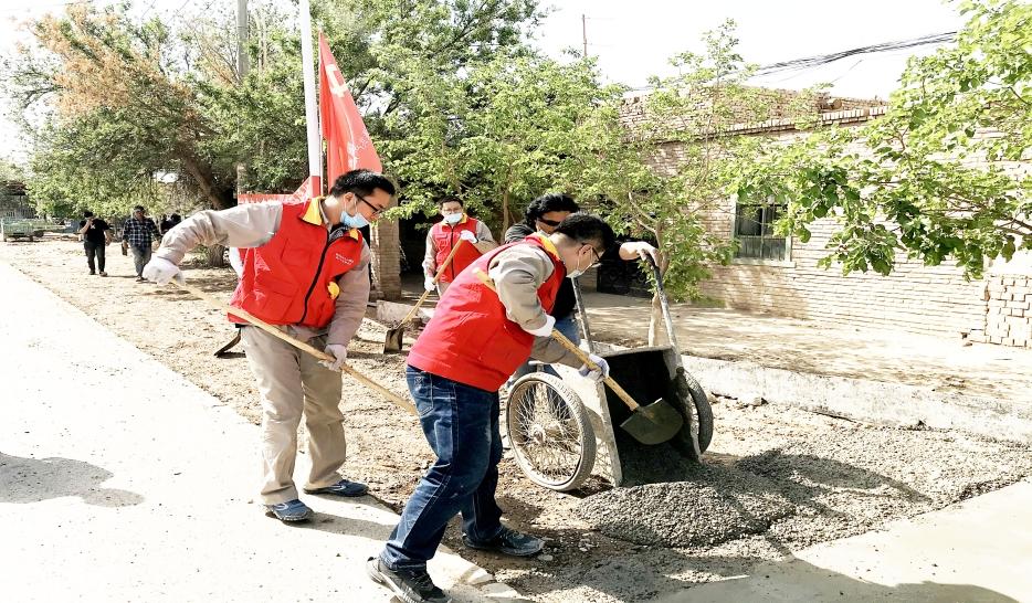 硬化道路助力乡村振兴驻达浪坎乡玉旺克尔村"访惠聚"工作队国网吐鲁番