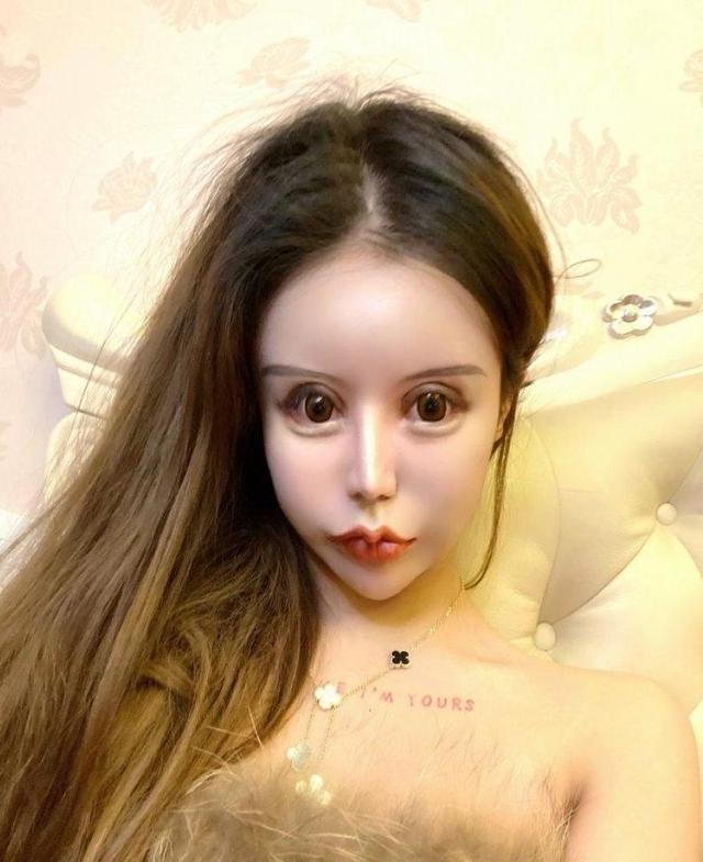 3年花费90万,整容60次的网红女孩,现在怎么样了