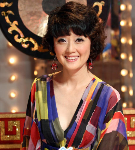 摇尾谄媚,上海六位主持人"一站成名",人无风骨与蓬蒿何异!