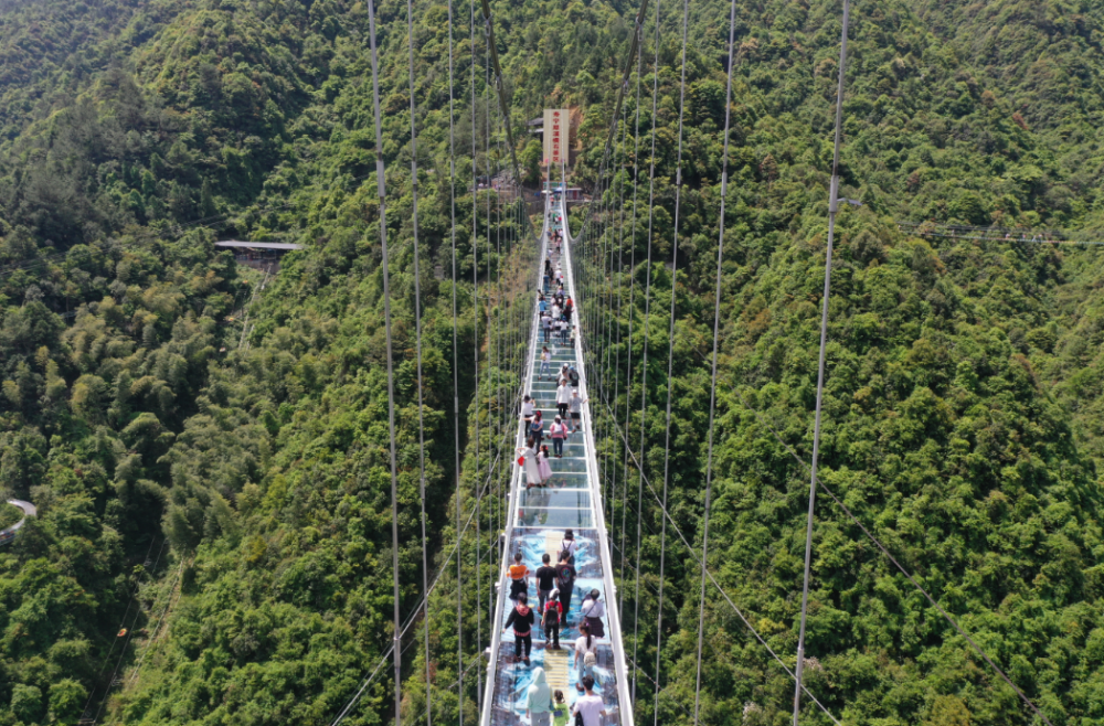 犀溪镇横石景区和龙潭峡谷景区,高空玻璃栈道,高空自行车,高空漂流