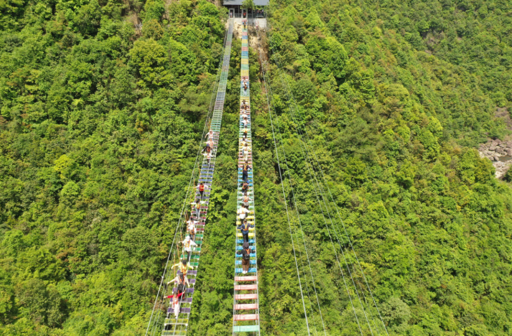 犀溪镇横石景区和龙潭峡谷景区,高空玻璃栈道,高空自行车,高空漂流