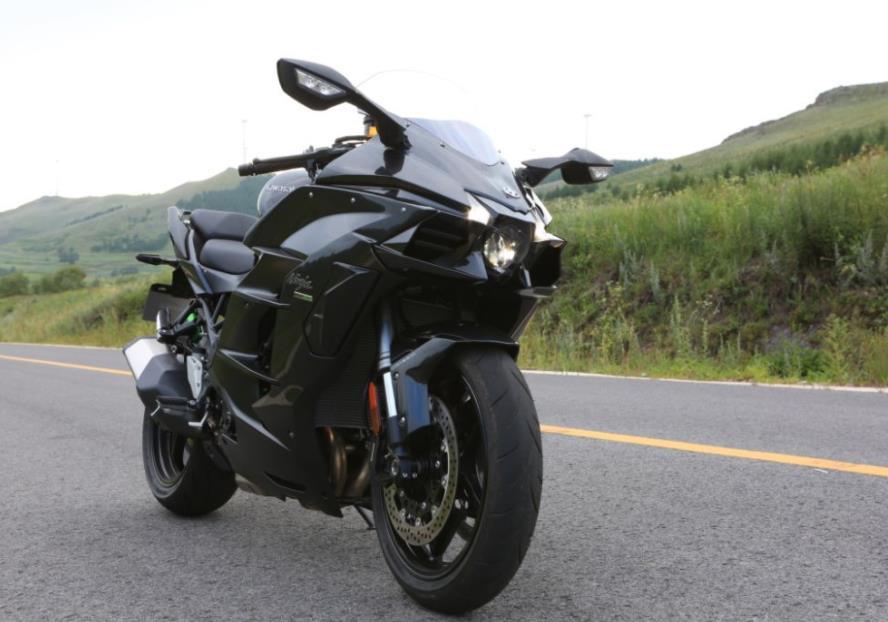 川崎ninja h2 sx售价为424000元,这可没有多加一个0,放在汽车中也超过
