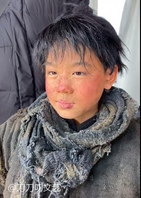 影帝扎堆的悬崖之上里这个小脏孩仅两场戏却叫人瞬间破防