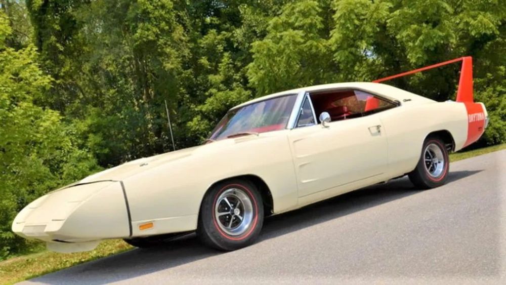 神秘谷仓发现:存世仅有两台的1969年道奇daytona_腾讯新闻
