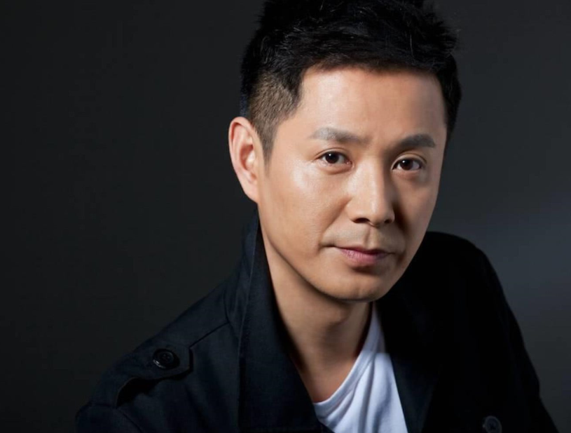 23岁嫁给大11岁国家一级演员,两个人因戏生情,如今儿子十分帅气