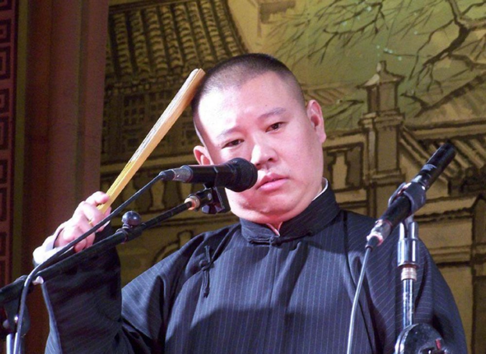 郭德纲落魄时打车被拒,哭着走了2小时回家,成名后找到了司机