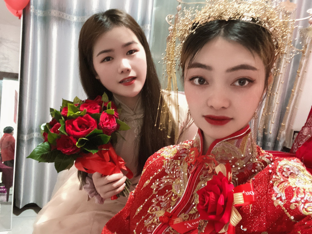 帮着闺蜜坑老公?山东一新娘索要下车费,伴娘也要"下车红包"_腾讯新闻