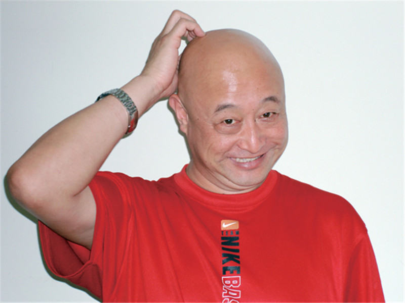 相声演员改唱歌陈寒柏商演大秀歌喉却被网友质疑干爹问题