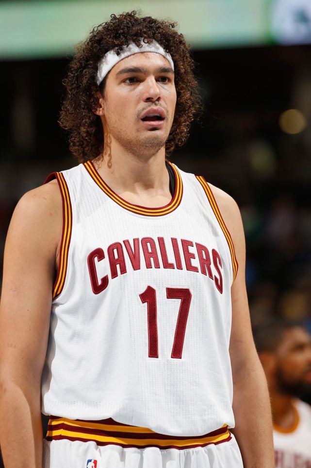 爷青回瓦莱乔10天合同重返骑士穿回17号球衣将在骑士退役