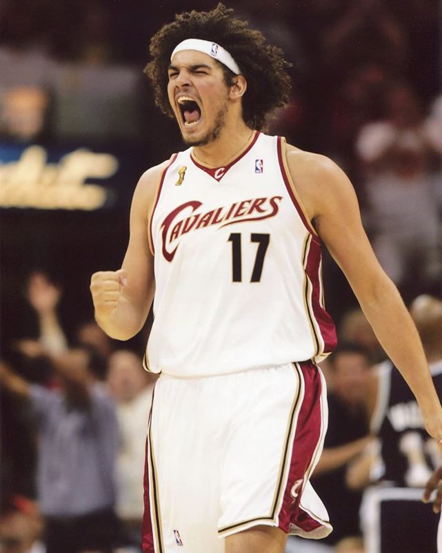 爷青回瓦莱乔10天合同重返骑士穿回17号球衣将在骑士退役