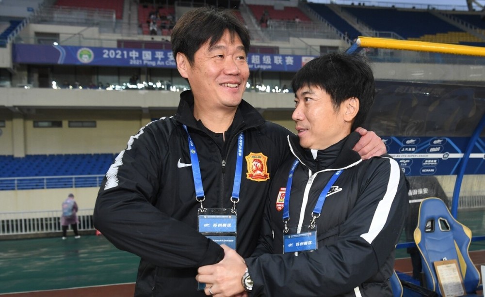 本场比赛也是国内主帅的一次pk,武汉队主帅李霄鹏和亚泰主帅陈洋,单看