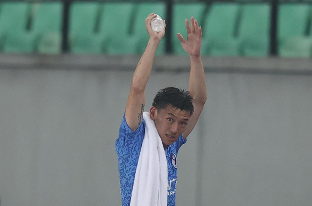 中超 场内场外连遭 暗算 大连人队究竟得罪了谁 全网搜