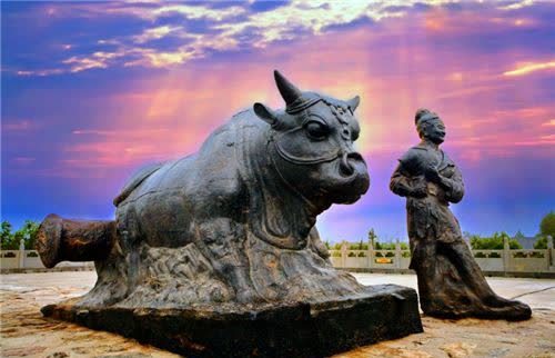 1200年前的黄河铁牛 捞出后专家不知道该如何保护 只好露天放置 全网搜