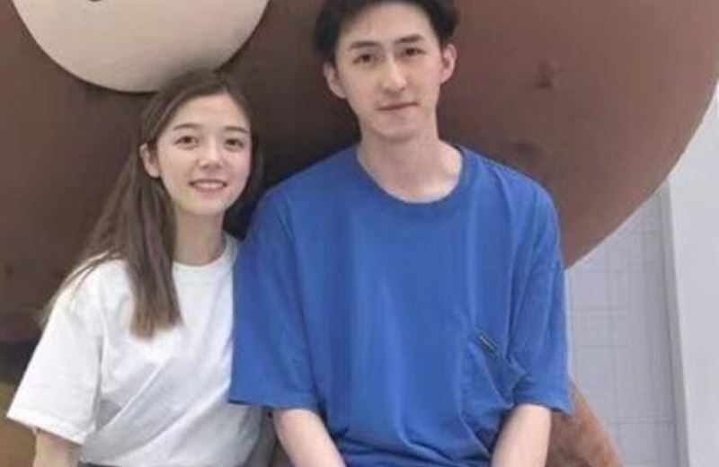 大事是从伦敦艺术大学毕业的,而老公老姚则是从密歇根州立大学毕业的