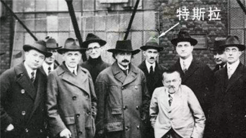 世上最接近“神”的男人特斯拉，因一项发明太前卫，被教材书抹掉