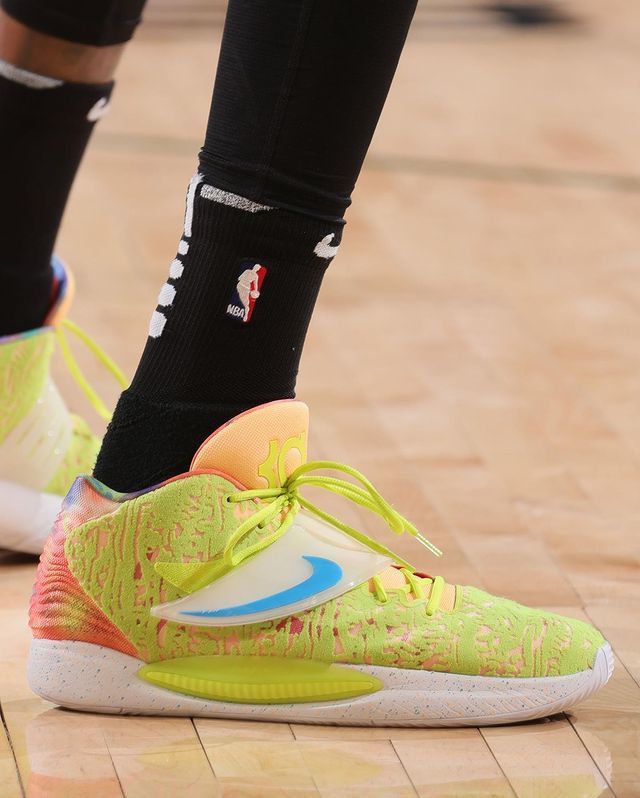 nba球员上脚:杜兰特球鞋有点丑,保罗·乔治上脚pg3!_腾讯新闻