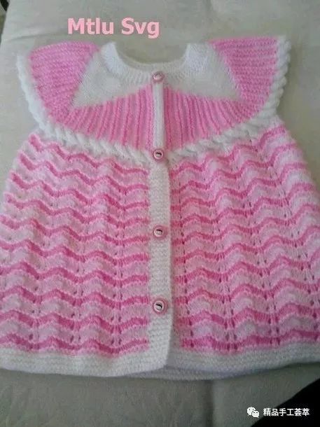 一种有趣的宝宝开衫毛衣的编织方式,来开拓下思路!