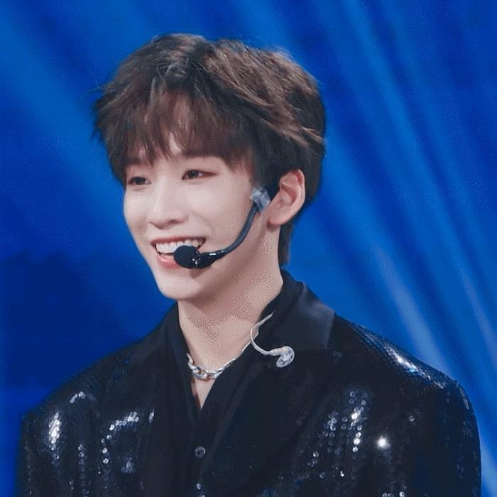 余景天因身体原因退赛引发热议节目也跟着停播网友可不买账