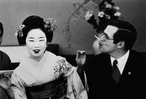 艺伎回忆录原型15岁闻名日本曾接待过美国总统和英国女王