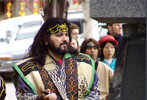 他们才是最正宗日本人 日本却羞于承认 他们不属于日本 是虾夷 全网搜