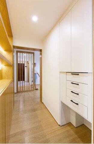 你家走廊还在堆杂物?太浪费,学我家打排柜子,简直太实用了