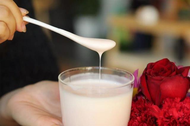 中老年人应选择喝酸奶还是喝纯奶或许你还不知道不妨了解下