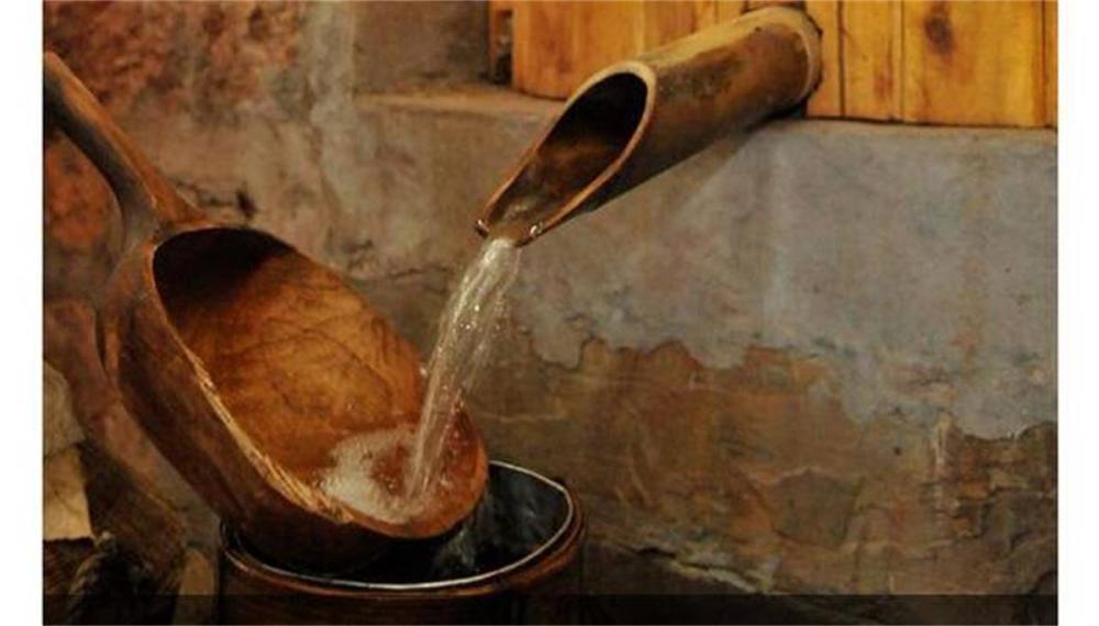 真全粮酿酒设备分为蒸煮锅,酒度可调锅盖,导气管,冷却性,节能