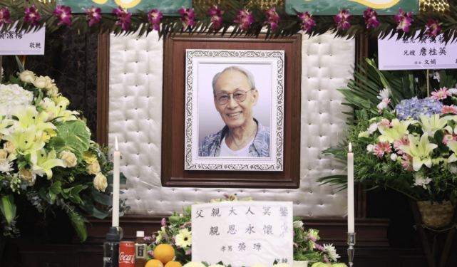 黄树棠设灵遗照首曝光古天乐成龙刘德华等明星送花圈致哀