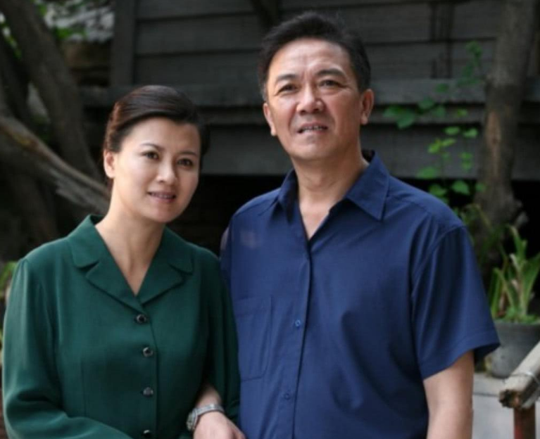 李野萍虽然没有弟弟的名气,但一直踏踏实实地拍戏,做好自己的本职工作