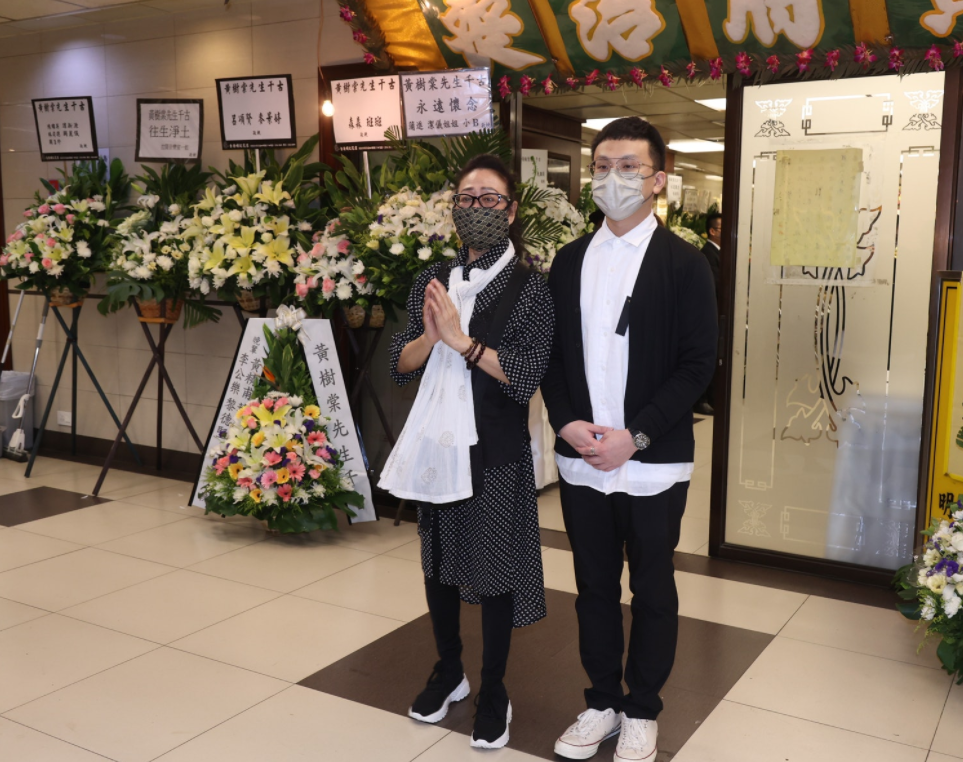 黄树棠设灵遗照首曝光古天乐成龙刘德华等明星送花圈致哀