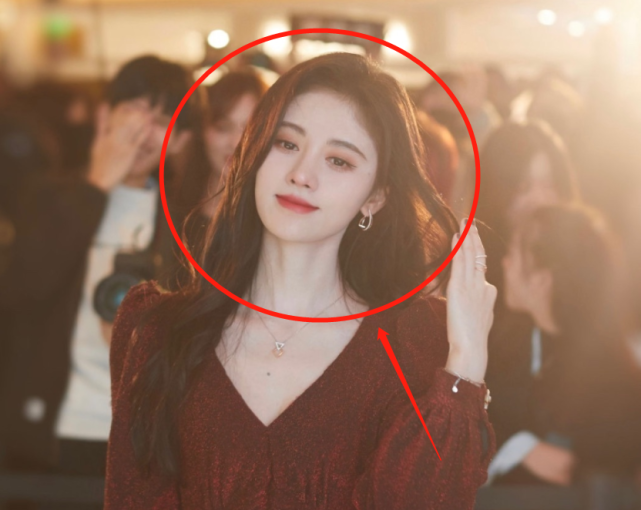丝芭女爱豆个个想当鞠婧祎邓歆玥模仿不说她直接复制粘贴
