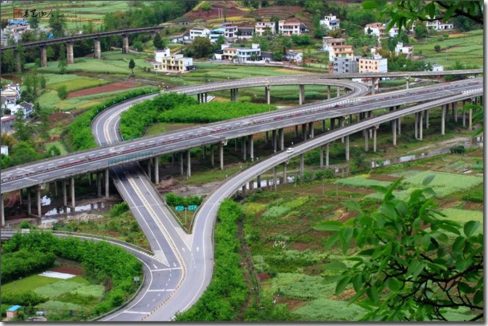 铁路,内联23个乡镇,外接陕西及相邻县区基本形成以旺苍县城为枢纽随着