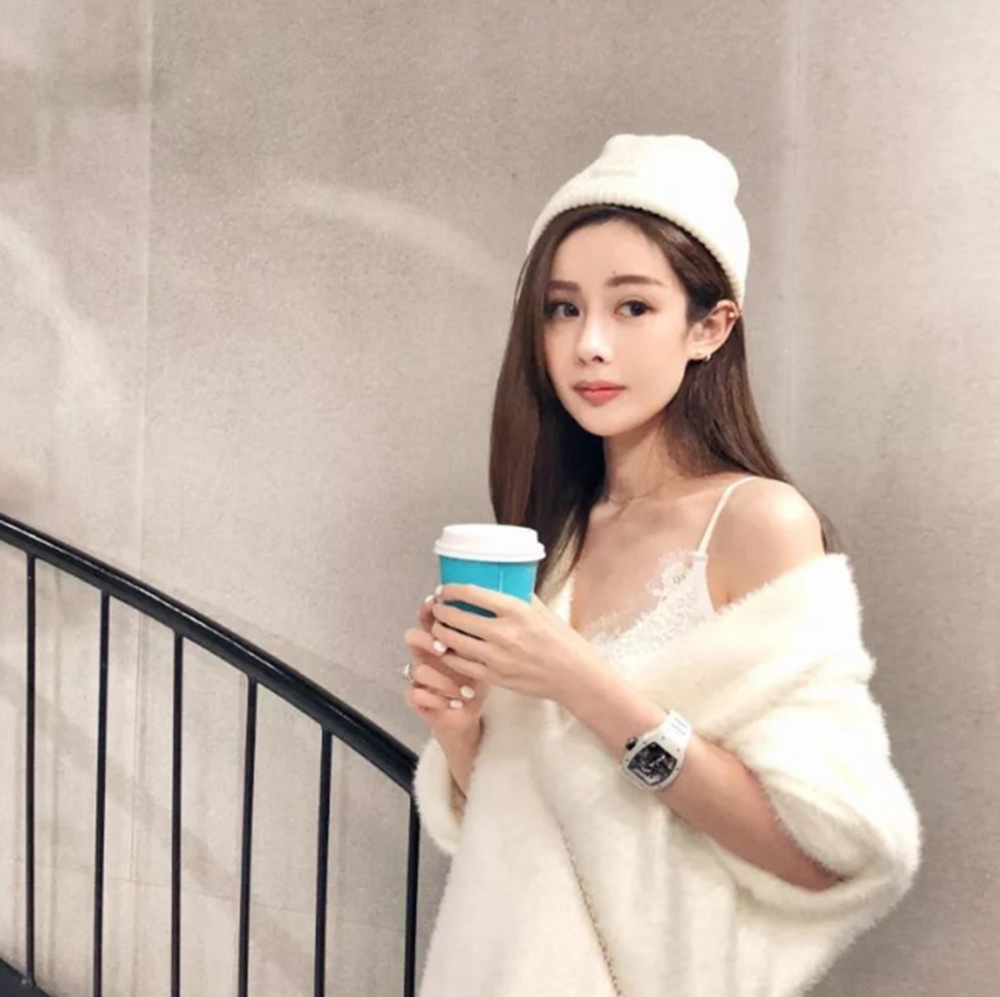 "小杨幂"网红韦雪,不满富二代4500万分手费,偷生孩子捞9亿