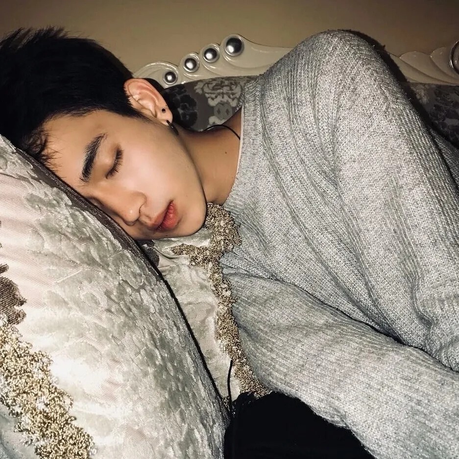 男生头像我不一定是喜欢男的但我一定是喜欢帅的