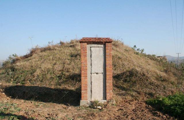 霸王坟和刘邦陵形成强烈反差一座风景秀丽一座坟包都被铲平了