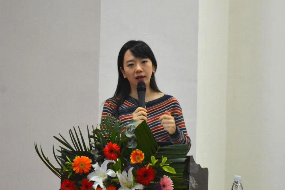 北斗女神徐颖和力学教师黄世清回母校仁寿一中做讲座受学弟学妹热捧