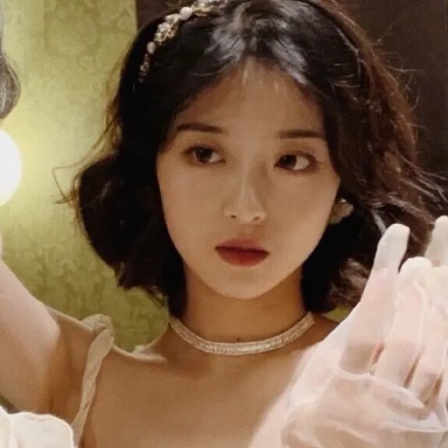 复古港风女生微信头像