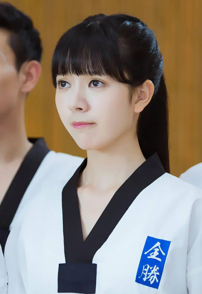 旋风少女曲光雅曾是童星加入过snh48今变网红脸还被质疑整容