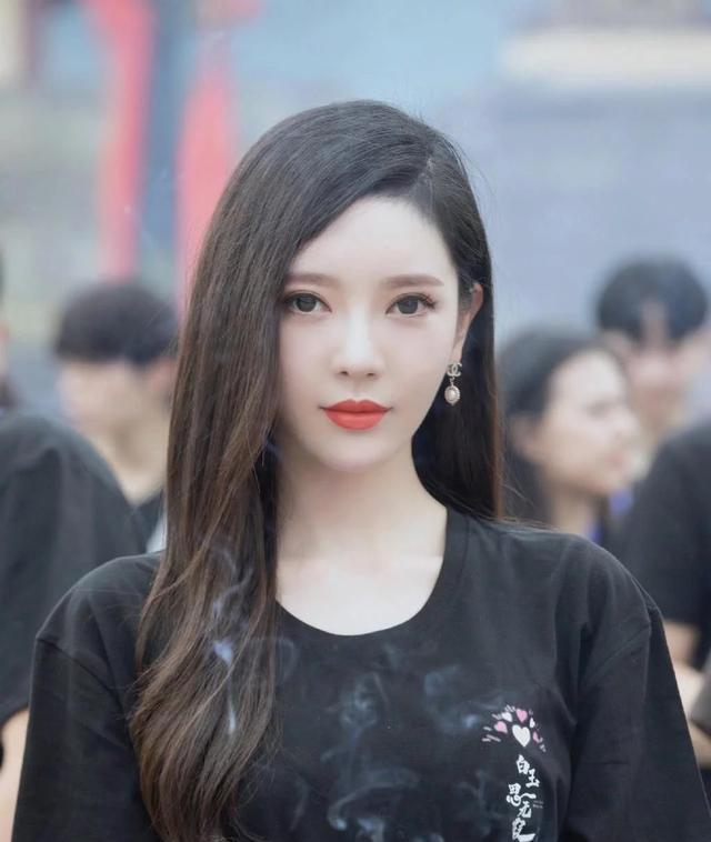 《旋风少女》曲光雅,曾是童星还加入过snh48,现在却变成网红脸