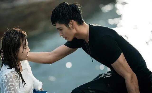 曹佑宁一部他在逆光中表白虽又土又老套但依然难挡酷炫帅的硬汉魅力