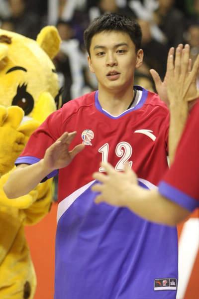 从球员到教练,杨鸣主动揽责请辞遭拒,将缺席全运会预赛