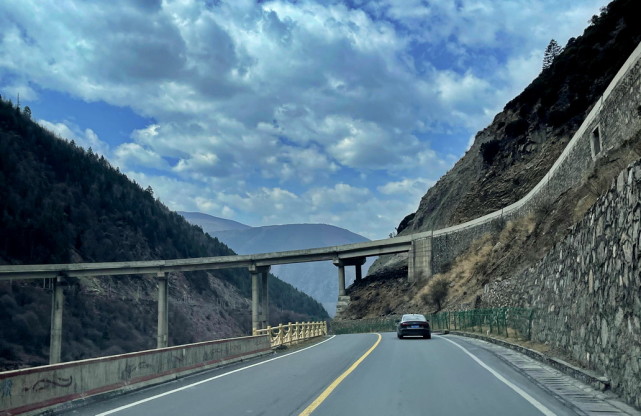 体会g318拥堵,进藏路上有那么多不守规矩逆行者|318国道|自驾|巴塘