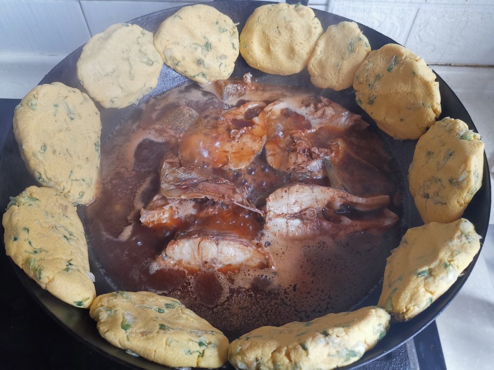 第六步:把锅边上用抹布擦干净,不要有油和水,把