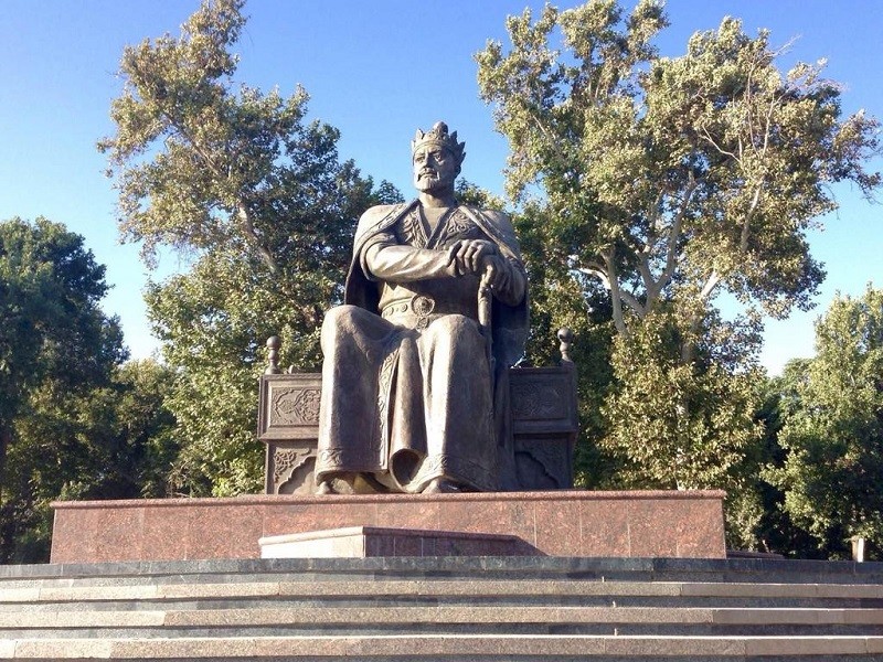 帖木儿雕像在得知可怕诅咒后,深受其害的苏联政府出于恐惧,下令将先前