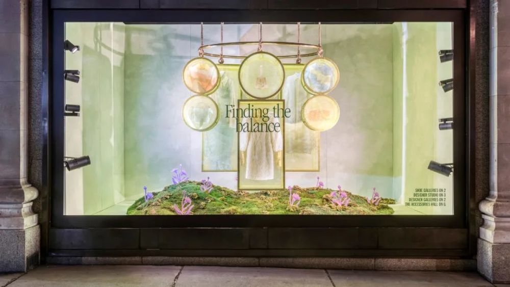 伦敦 Selfridges百货2021年最新橱窗设计