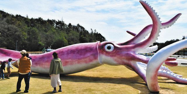 日本石川县使用疫情补助金建造大型鱿鱼雕像刺激旅游