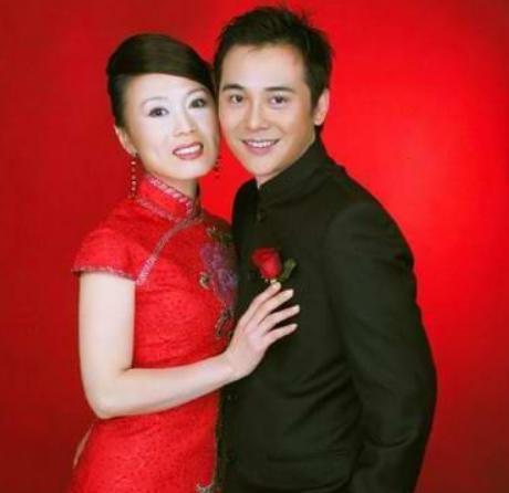 相差十五岁姐弟恋断绝父子关系也要在一起如今让人羡慕