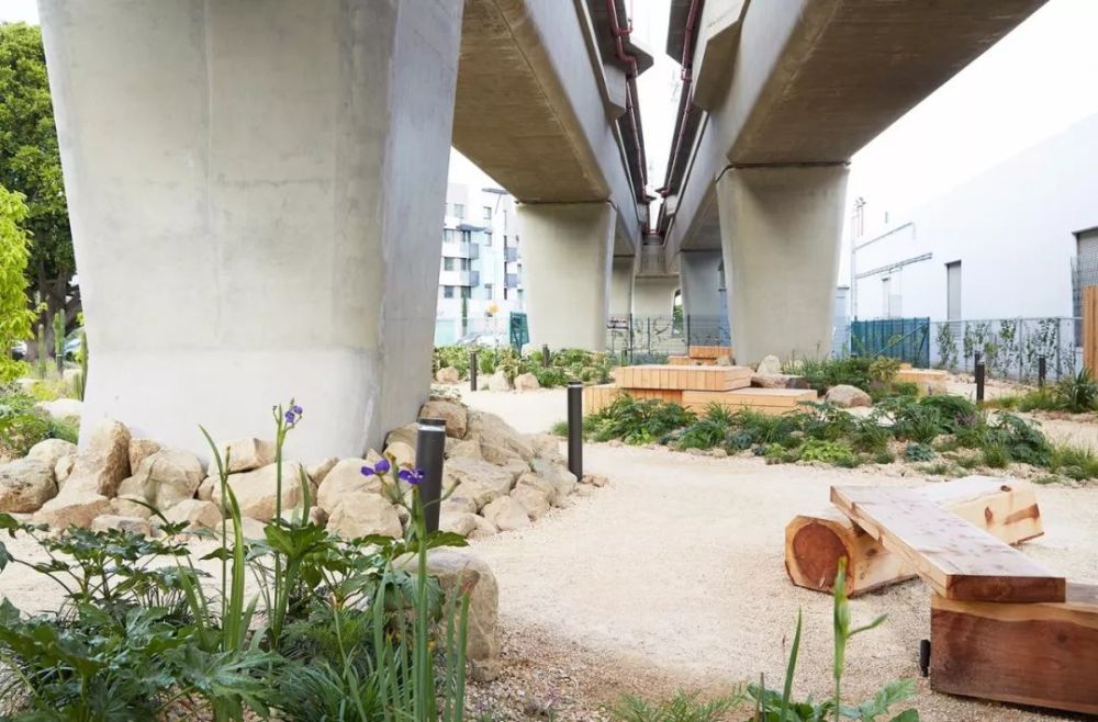 收集高架桥下空间设计