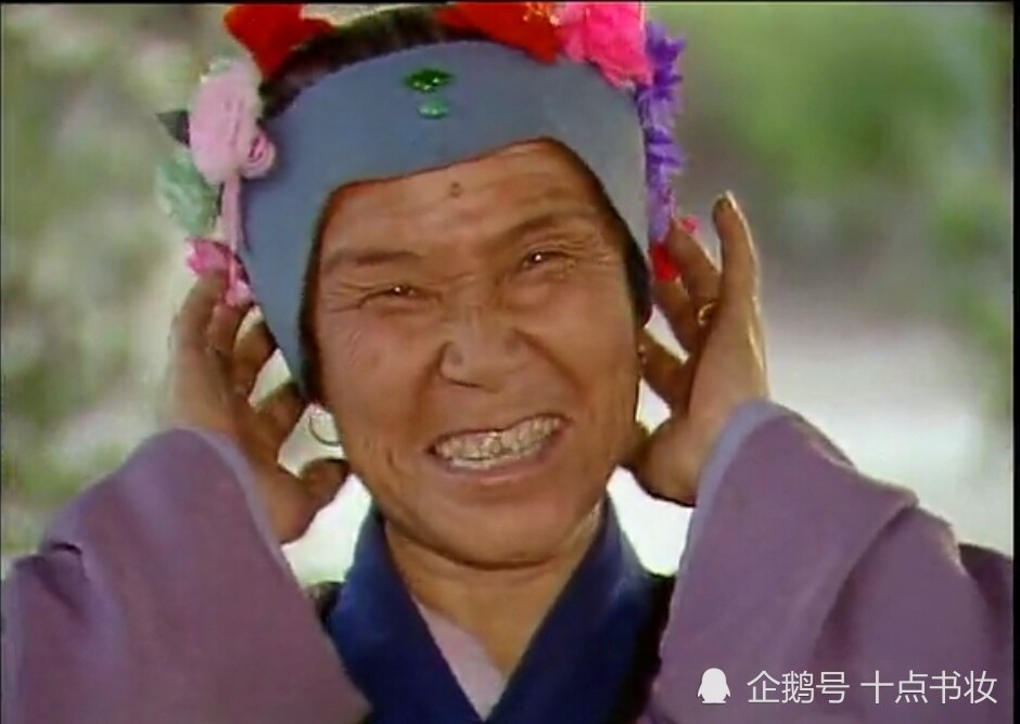 鸳鸯是贾母的贴身大丫鬟,当然深知贾母的习性与喜好,所以才逼着刘姥姥