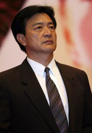 夫妻两人不吵不闹,享受安宁的晚年生活,女儿和贤惠张巍处的关系也相当